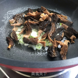 羊肚菌炒佛手瓜步骤7