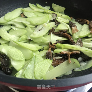 羊肚菌炒佛手瓜步骤8