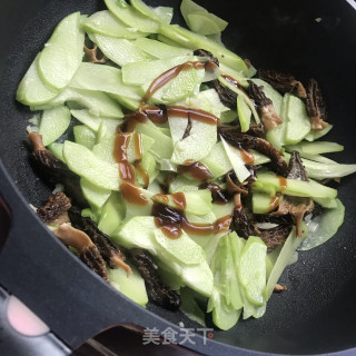 羊肚菌炒佛手瓜步骤9