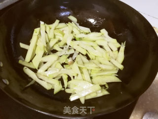 蘑菇佛手瓜炒肉片步骤7