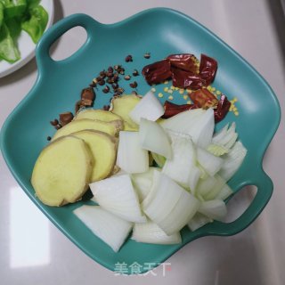 香菇辣子鸡步骤6