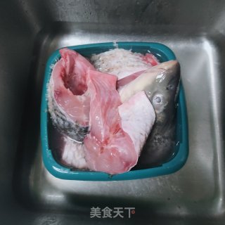 蔬菜炖鱼头步骤1