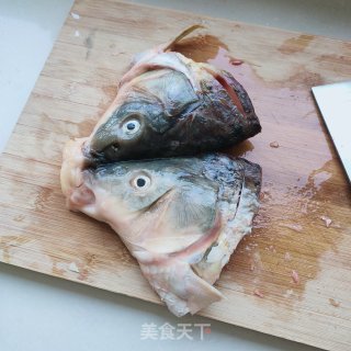 蔬菜炖鱼头步骤2