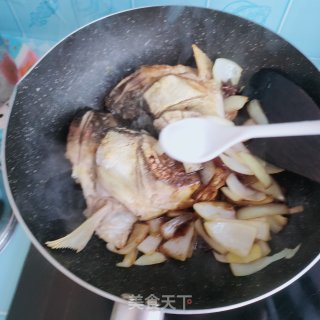 蔬菜炖鱼头步骤11
