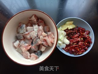 辣子草鱼块步骤1