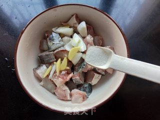 辣子草鱼块步骤3