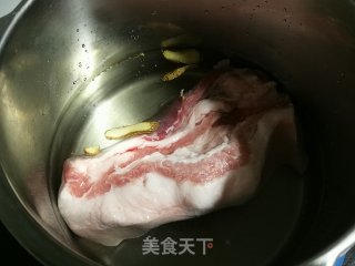 西兰花炒回锅肉步骤1