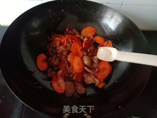 胡萝卜炒回锅肉步骤9