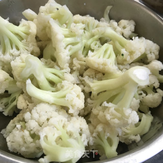剁椒腊肉炒菜花步骤3