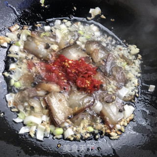 剁椒腊肉炒菜花步骤5