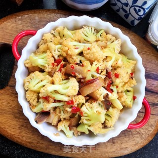 剁椒腊肉炒菜花步骤7