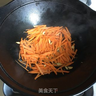木耳炒胡萝卜步骤3