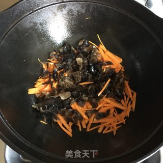 木耳炒胡萝卜步骤4