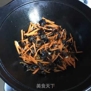 木耳炒胡萝卜步骤5
