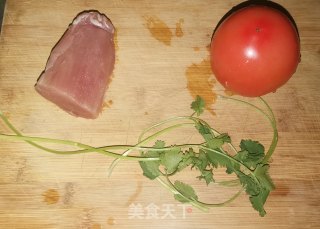 番茄浓汤汆肉片步骤1