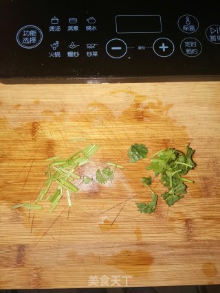 番茄浓汤汆肉片步骤2