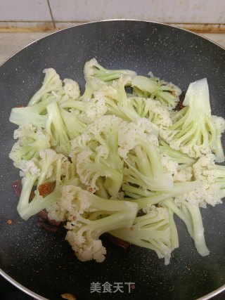 干辣椒煸炒花菜步骤4