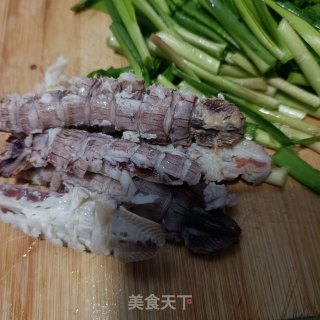 韭菜炒皮皮虾肉步骤2