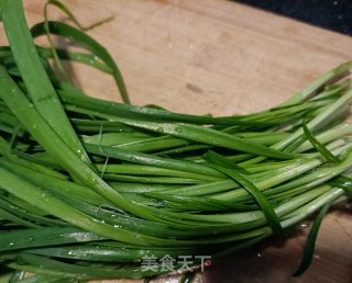 韭菜炒皮皮虾肉步骤1
