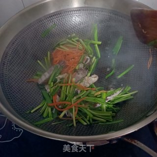 韭菜炒皮皮虾肉步骤7