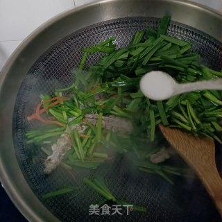韭菜炒皮皮虾肉步骤9
