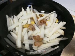 五花肉烧萝卜片步骤5
