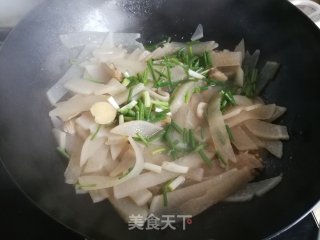 五花肉烧萝卜片步骤8