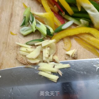 彩椒炒八爪鱼步骤2