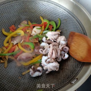 彩椒炒八爪鱼步骤13