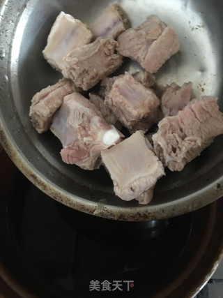 排骨白菜炖粉条步骤2