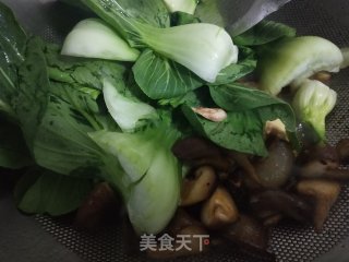 腊肉炒香菇油菜步骤4