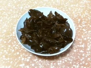 黑木耳炒花菜步骤1