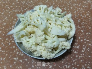 黑木耳炒花菜步骤3