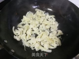 黑木耳炒花菜步骤6