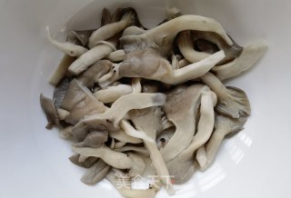 豆芽平菇煮毛肚步骤2