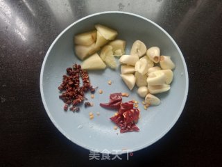 麻辣水煮鸡腿步骤2