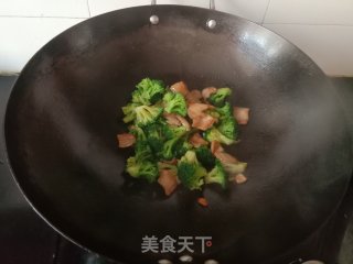 五花肉炒西蓝花步骤9