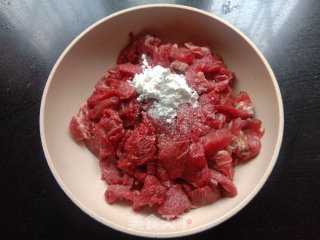 大葱青椒炒牛肉步骤3