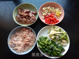 蒜苗炒鸭杂步骤1