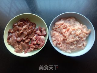 蒜苗炒鸭杂步骤2