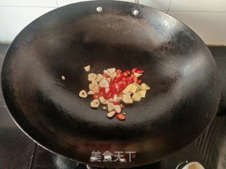 蒜苗炒鸭杂步骤4
