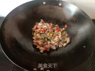 蒜苗炒鸭杂步骤6