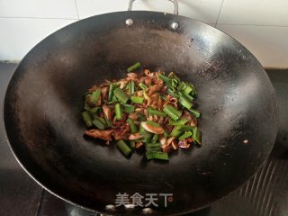 蒜苗炒鸭杂步骤12