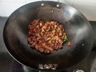蒜苗炒鸭杂步骤11