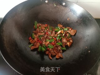 蒜苗炒鸭杂步骤14