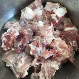红烧果味排骨步骤1