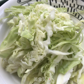 包菜炒红薯粉步骤1