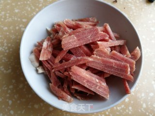 雪菜冬笋炒肉丝步骤1