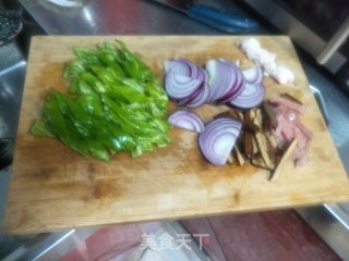 辣椒肉丝炒鸡蛋步骤1