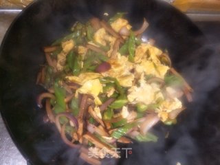 辣椒肉丝炒鸡蛋步骤5